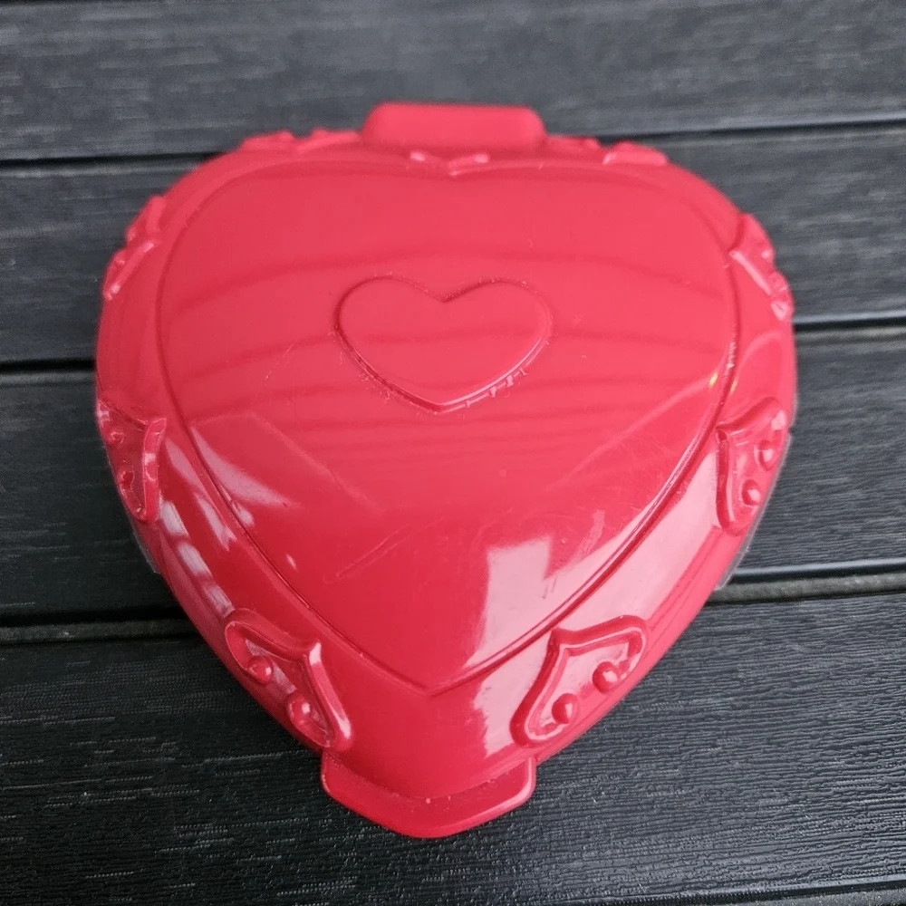 Rare AVON Heart-Shaped Red Plastic Weekly Pill Vitamin Organizer With Mirror VTG
